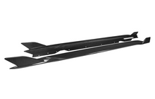 Load image into Gallery viewer, BMW 4 Series (G22) Sooqoo Style Side Skirt Extension Set - Carbon